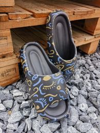 2024 Summer Beach Shoes Slippers Eva Soft Bottom Cloud Slides Light Light Male Mas Casual Salle Antislip Sandal Flipflops 240412