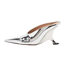 2024 Design de mode de marque d'été Strange High Heel Sandales pour femme B V Charming Comfort Slippers Big Size Shoes 43 240407
