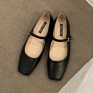 2024 Summer Marque Femmes Fashion Square Toe Toe peu profonde Mary Jane Chaussures Softs Casual Ballet Shoes Slingback Shoes Black 240415