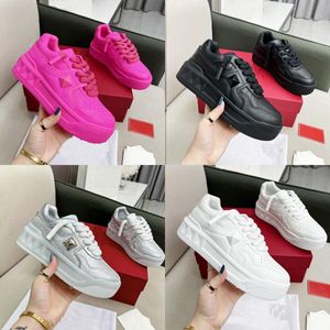 2024 Summer Breatchable Classic Luxury Mens Femmes Chaussures décontractées Blanc Black Black Pink Pink Sliver Lovers Trainer Designer Sneakers Low Cut Running Running Shoe 35-45