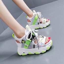 2024 Sandalias gruesas de verano para mujer, zapatos de tacón alto con cuña de 9cm, zapatos de plataforma con hebilla para mujer, zapatillas informales de cuero para verano, sandalias para mujer letterg