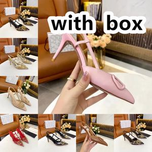 2024 Summer Designer Heel Nouveau rivet chaussures à talons hauts chaussures femme femme de couleur nue cuir peu profond bouche pointue pointue fête 35-41 avec boîte