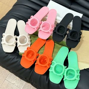 2024 Sumanes Sumen Slippers G Womens G Jelly Rubber Sandals Luxury Beach Classic Pool Sandal Sandal Femenina Desbocada para mujeres Corte de letras Mulas Tamaño 35-42