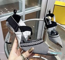 2024 Zomer Elegante Sandalen Vrouwelijke Mode Hoge Hakken Eenvoudige Enkel Vetersluiting Kantoor Retro Damesschoenen hakken sandalen designer sandalen