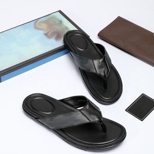 2024 créateur de mode d'été des tongs de plage à imprimé noir de haute qualité pour l'homme et les femmes Splice en cuir confort décontractée à talons plats à seme mouche et à talons plats DD0417G 38-45 6