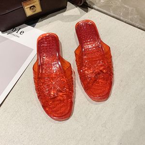 2024 Zomer vrouwelijke gelei-heldere kristallen pantoffels Zachte zolen antislip plastic pantoffels snoepkleurige casual slippers