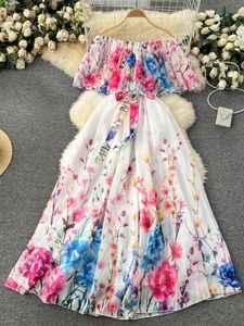 2024 Summer Gorgeous Flower Chiffon Holiday Dress Dames Sexy schouderbloemprint Elastische taille vouw Maxi Robe 240506