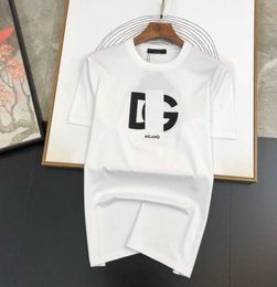 2024 Camiseta de diseñador para hombres y mujeres de verano Camiseta grande suelta Top de moda Camisa con letras en el pecho informal para hombres Ropa de manga corta de calle de lujo