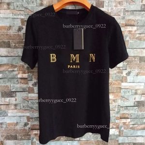 2024 Summer Mens Designer T-shirt Casual Homme Femme Tees avec lettres Imprimer manches courtes Top Vendre Hommes Hip Hop Vêtements