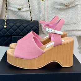 2024 Zomer Nieuw aankomst Women Platform Sandalen Runway Classic Brand Designer Hoge kwaliteit Ankle Buckle Riemriem vrouwelijke feestjurkhoogte toenemende sandalen