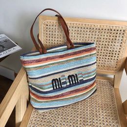 2024 Summer NUEVO BOLSOS DE Noche de césped Hangbag Fashion Fashion Fashion Viajes al aire libre