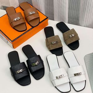 2024 Zomer Nieuwe Japanse en Koreaanse Gesp Schoenen Mode Veelzijdige Volledig Lederen Platte Hak Comfortabele Slippers