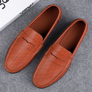 NOVEDAD DE VERANO 2024, zapatos de cuero pequeños informales de Súper Fibra para hombres, zapatos Lefu de conducción a la moda, zapatos de hombre de gran tamaño al por mayor