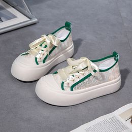 2024 Été Nouveau Mesh Breatte Little White Chaussures polyvalent Slimming Scamine Casual Shoes Green Board Gai