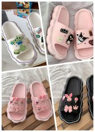 2024 Zomer Nieuwe Outdoor Zachte Zool Cartoon Graffiti Slippers Vrouwen Strand Sandalen Casual Schoenen DIY Wit Paars Roze Beer bloem