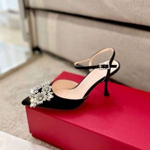 2024 Zomer nieuwe zijden sandalen met diamanten gesp mode slanke hoge hakken voor afslank en verhoogde Koreaanse dames Guangzhou schoenen