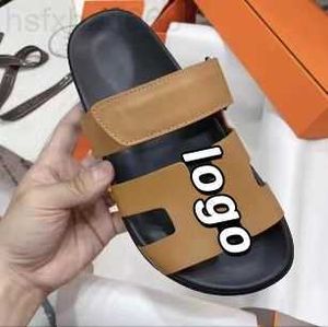 2024 Été Nouveau pantoufles à semelles épaisses grandes taille un mot Velcro Patchwork Couleur usure de chaussures de femme décontractées style de mode tout match 6L240424