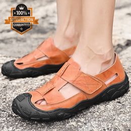 2024 Été Nouvelles sandales creuses pour hommes à la mode et à la mode Chaussures de plage légères et respirantes pour hommes Baotou Chaussures pour hommes S10