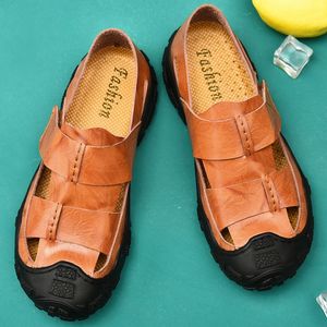 2024 Zomer Nieuwe Trendy en Modieuze Holle Sandalen Heren Outdoor Lichtgewicht en Ademende Strandschoenen Heren Baotou Herenschoenen T7