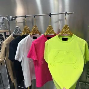 2024 Summer Paris Designer 3D Lettre surélevée Classic Fashion T-shirt de coton décontracté pour hommes et femmes à manches courtes