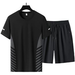 2024 Summer T-shirt shorts pantalon pour hommes Définir deux pièces Black Tracksuit Hip Hop Streetwear Running Sport Clothes Oversize 240420