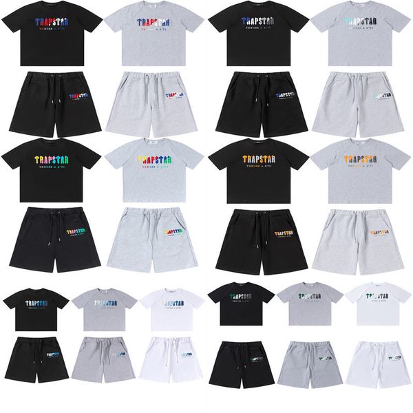 2024 Summer Trapstar Mens T Shirt Pantalones 2 piezas Conjuntos Diseñador Rainbow Toalla Bordado Decodificación Camisetas Hombres Negro Blanco Cuello redondo Camiseta