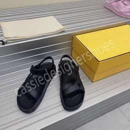 Chaussures de plage pour vacances d'été, sandales plates en toile, style romain, sangle à boucle, semelle épaisse, chaussures décontractées pour femmes, 2024