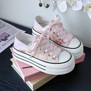 2024 Zomer damesschaal hoofd Hoge verschijning Casual roze bordschoenen voor studenten veelzijdige platte bodem glanzende kleine witte schoenen gai