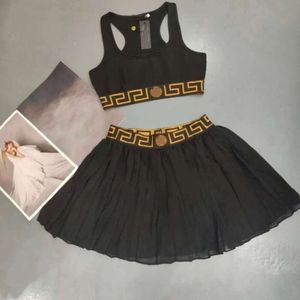 2024 Zomer damesontwerper Set Fashion Vest Top Elastische taille Korte Geplooide rok Tweedelige sets Pak Women Clothing 88