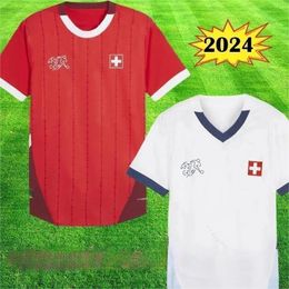 2024 Zwitserland Voetbalkirkingen T -shirt Euro Elvedi Akanji Zakaria Sow Rieder Embolo Shaqiri Widmer 24 25 voetbal shirts Zwitsers Steffen Home Away Uniforms Men Kids