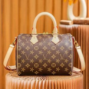 2024 Top Designer Bagage Tassen Heren Zakken Schouder Cross Body Cosmetische Tassen Riem Vrouwen Portefeuilles Echt Lederen Bakken Handtas eTe