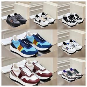 2024 Top Designer Multi Material Patchwork Couleurs de vaches de vache Men Femmes Femmes Soume épaisse Lacet Up White Sports à la mode VersaTIles Casual Shoes