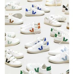 2024 TOP French Brazil Green Low-Carbon Life V Pisos de algodón orgánico Zapatillas de deporte con plataforma Mujer Casual Clásico Blanco Zapatos de diseñador Mocasines para hombre Hay una V en el 78