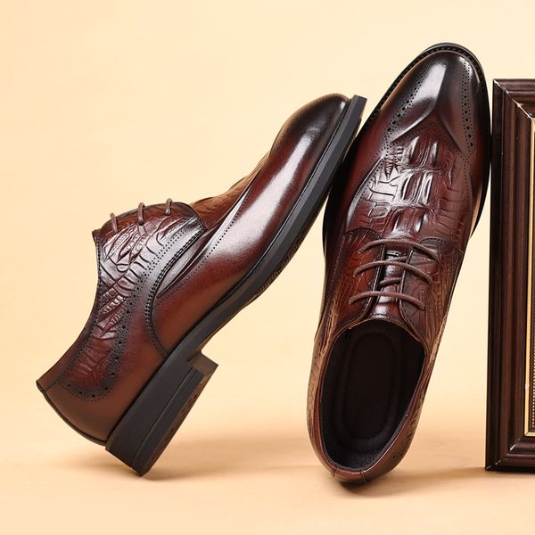 2024 Top couche chaussures habillées baskets peau de vache style britannique hommes d'affaires en cuir véritable chaussure des chaussures Schuhe scarpe zapatilla mode extérieure formateurs de randonnée