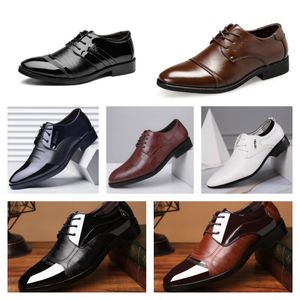 2024 Chaussures en cuir multi-style de créateur de luxe, chaussures décontractées pour hommes, chaussures de robe de grande taille, chaussures de mariage pointues