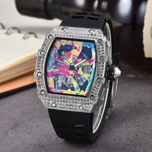 2024 Top Luxury Luxury Marque Men de luxe Men Rubber Diamond Watch Back Time White Ceramic Multi-Fonctional Quartz Mouvement