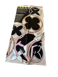 2024 Top New Designer Foulard en soie Foulard en soie carré de haute qualité Femme anneau bandeau Monogramme Marque lettres Foulard classique designer Noir Brownr Rose Taille 90 * 90cm