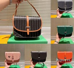 2024 sacs de luxe de qualité supérieure sacs d'épalsine de créateurs de sachets unisexes sacs à main pochette en gros femmes saigon cuir classique crossbody bourse