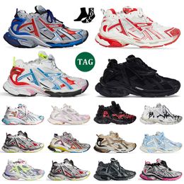 2024 Runners de pista de diseño de hombres de alta calidad 7.0 Zapatos casuales París 17fw Plataforma zapatillas Vintage Black Graffiti Mens Prainers Women Trainers 7 mocasines 35-46