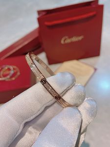 2024 Top qualité mince édition étroite bracelet or rose designer bracelet diamant femme haut en forme de V or 18 carats bracelet en argent ouvert boîte à bijoux de mariage Q2