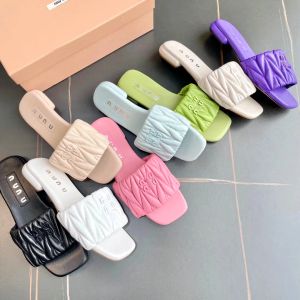 2024 Top Quality Women's Miui Sandals Designer Sliders Vintage Leather Mule Luxury Slip-On Summer Summer Mius Flat Talon Loafer Men Black Flip Flop Sandale Slide