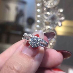 2024 Top Selling Carry Wedding Anillos 925 Joyas de lujo de plata esterlina Corte redondo 7 mm MOISSANITE Diamond Eteterity Mujeres Ring de nupos para regalos de amantes