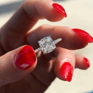 2024 Top vente bagues de mariage bijoux de luxe réel 100% 925 argent sterling forme de coussin topaze blanche CZ diamant pierres précieuses fête femmes bague de mariée cadeau