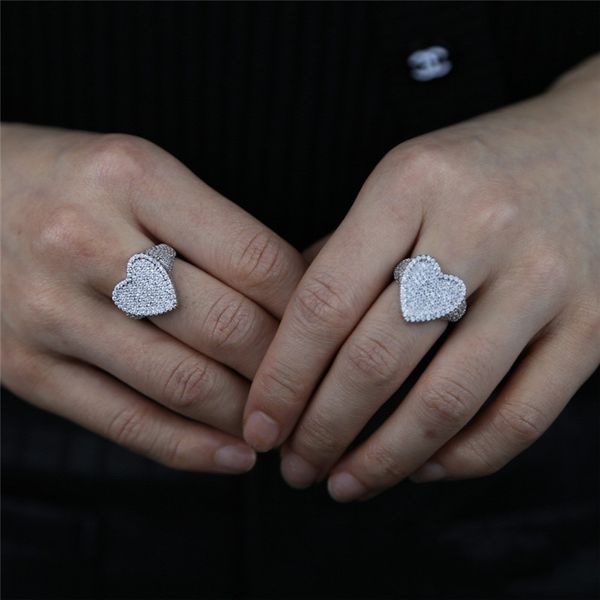2024 Top Sell Rings de boda Joyas de lujo 925 STERLING Silver Full Pave White Sapphire CZ Diamond Promise Gemstones Party Women Heart Band For Lover Gift