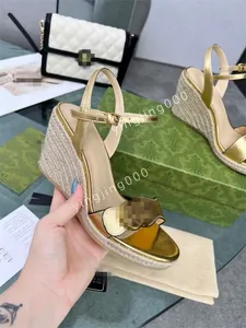 2024 Top Dames Henneptouw Geweven Metalen Ketting Sandaal Slipper Designer Mode Luxe Elegant Eenvoudig Materiaal Platte Schoenen Comfortabel Ontwerp cz240223