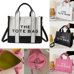 2024 Totes Bolso de almohada de moda Bag Bag Bagty Bagty Crossbody Leathide Cowhide Softhide con correa de hombro largo ajustable y desmontable Bag de alta calidad 19.5cm 26 cm