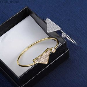 Bracelet en argent et diamant pour femmes, Triangle en alliage, sans fin, en acier inoxydable, bijoux de mariage, cadeau pour dames, 2024 TT, 240228