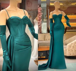 2024 Robes de bal turquoise Spaghetti Stracts Sirène Mabaid Made Plus Tail Train Satin célébrité Robe de bal de bal