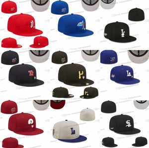 2024 Unisex heren honkbal gemonteerde hoeden klassiek zwarte hiphop chicago sport full design caps honkbal hart liefde hustle era cap mvip-0