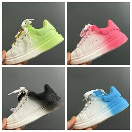 2024 Unisex vendiendo zapatos de diseño para niños Soñe Single Single Sneaker Sneaker Rubber Sole Soft brotfskin Lace Up Trainers Sports calzado al aire libre